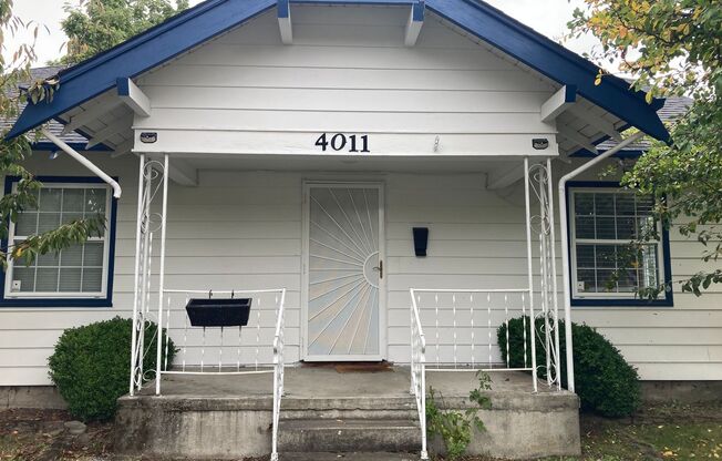 3 beds, 1 bath, $2,200