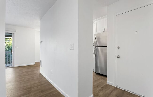 2 beds, 1 bath, 820 sqft, $1,595, Unit 17