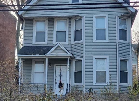 2346 W 7 ST