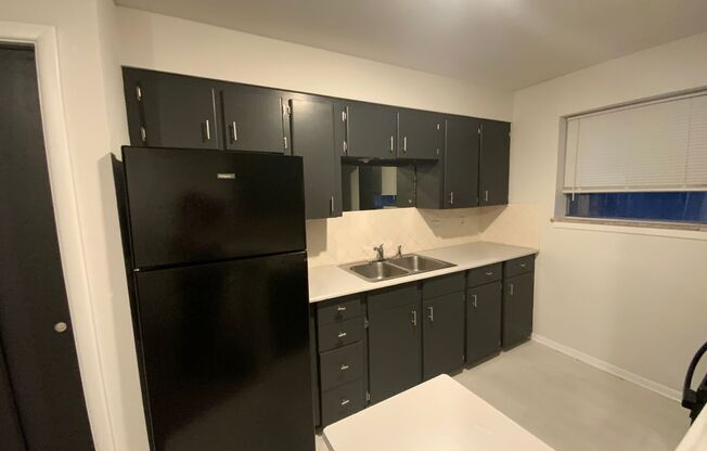 2 beds, 1 bath, 800 sqft, $1,000, Unit 20