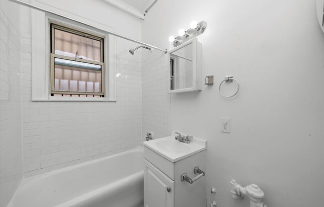 Studio, 1 bath, 398 sqft, $1,225, Unit 103