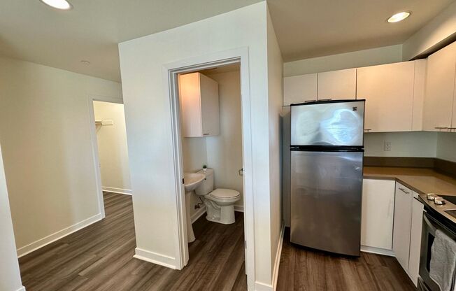 1 bed, 1.5 baths, 872 sqft, $2,395, Unit Unit 402