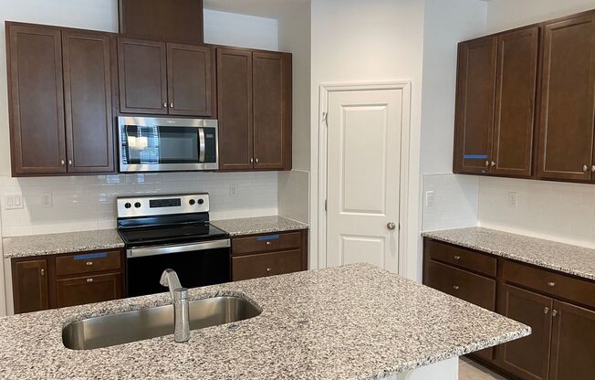 COMING AVAILABLE!! TOWNHOME IN HIGHLY DESIRABLE WINTER SPRINGS/TUSCAWILLA