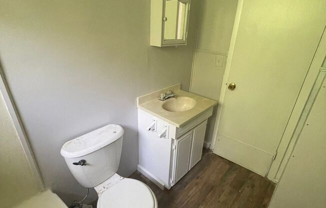 3 beds, 1 bath, $675