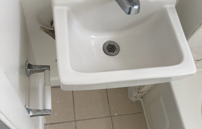 1 bed, 1 bath, 396 sqft, $1,100, Unit A-2