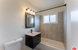 10708 1/2 MOORPARK ST