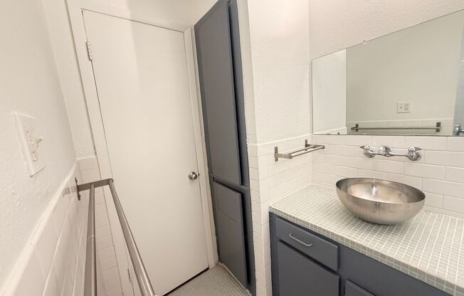 2 beds, 1 bath, 954 sqft, $1,654, Unit RRO-111