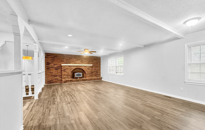 201 N JENNINGS RD