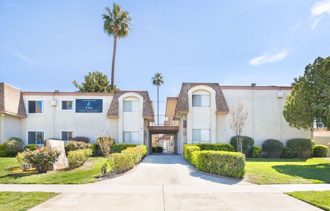 3 beds, 1.5 baths, 950 sqft, $1,970, Unit L-21