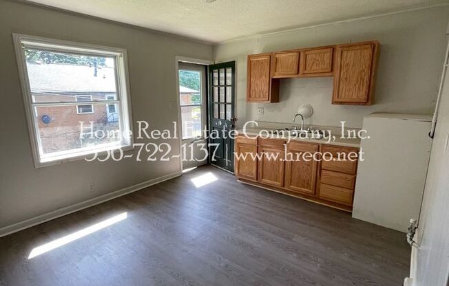 2 beds, 1 bath, $695, Unit 615-D