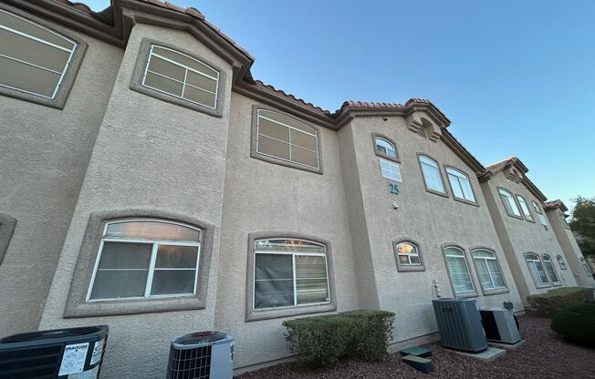 Inviting condo in the convenient West Harmon area of Las Vegas