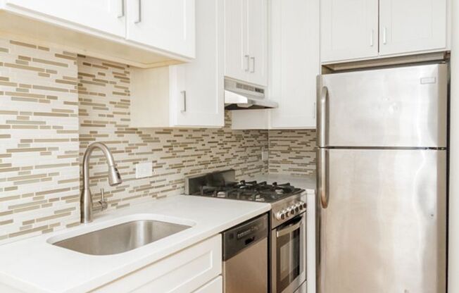 2 beds, 1 bath, 600 sqft, $2,100, Unit 2520-A4