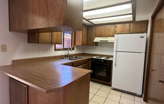 2 beds, 1 bath, 1,000 sqft, $1,100, Unit 4