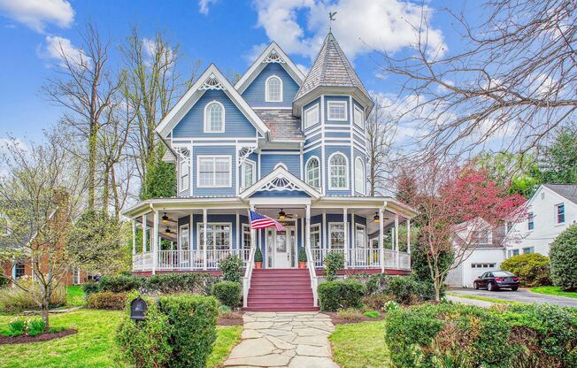 Stunning and Spacious Single Family Home Sitting On A Spacious Lot In Scenic Fowler's Addition