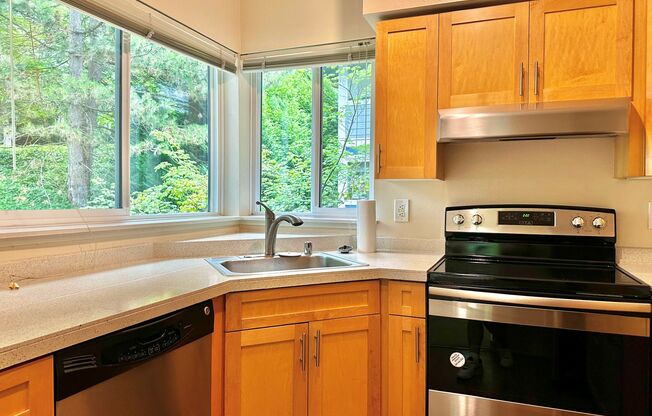 Beautiful 2BR|2BA with Washer and Dryer, Two Parking Spots and Amenity Center