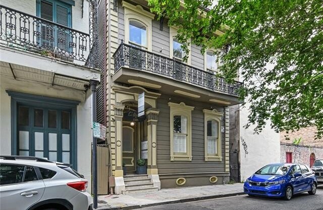 1309 DAUPHINE ST
