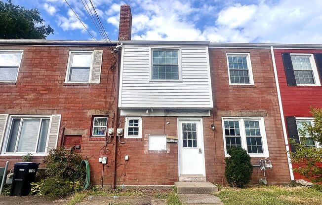 JUST Renovated! - 3 Bedroom 1 Bathroom - Coraopolis