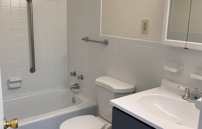 2 beds, 1 bath, 840 sqft, $1,925, Unit 144-5A