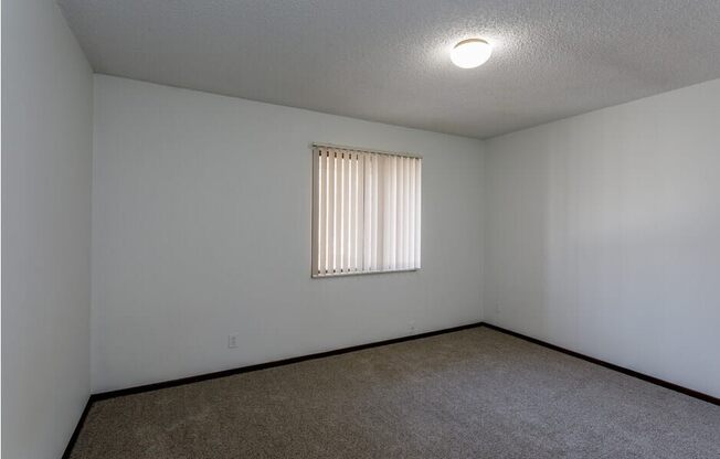 this is a photo of the living room of a 560 square foot, 1 bedroom apartment at
