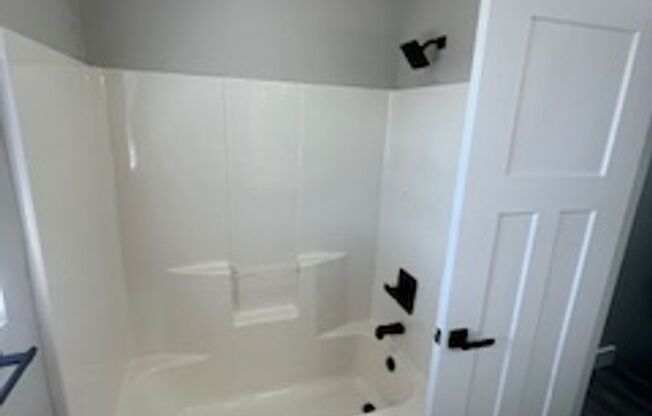 3 beds, 2.5 baths, 1,350 sqft, $1,450, Unit 1462 West Rockcrest Drive