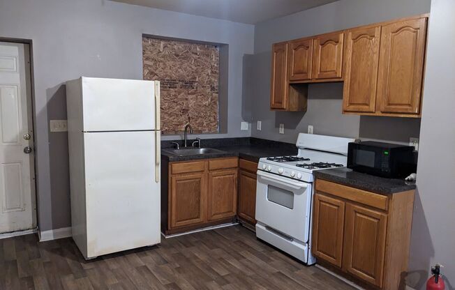 2 beds, 1 bath, $1,100