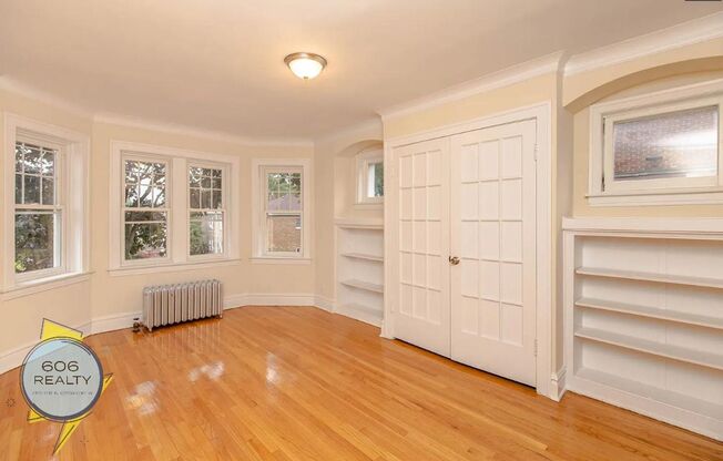 Beautiful Berwyn Apartments on Kenilworth!