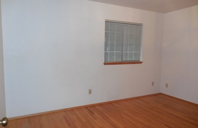 3 beds, 2 baths, $2,900