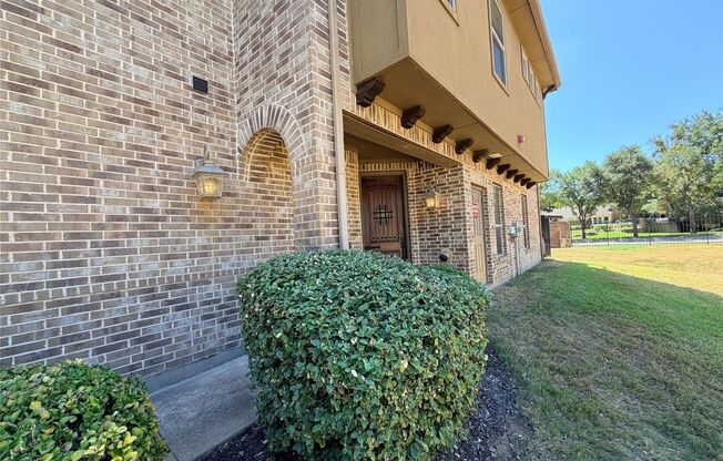2 beds, 2.5 baths, $2,575