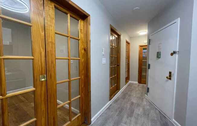 3 beds, 1 bath, $4,800, Unit 5