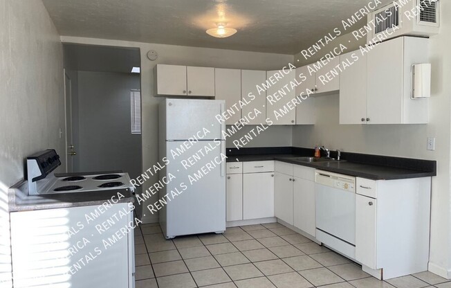 8835 N 28 AVE