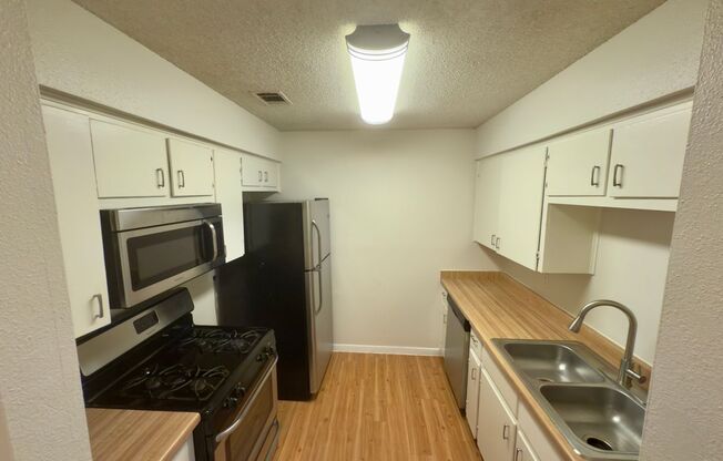 Duplex Blocks from Downtown and Town Lake