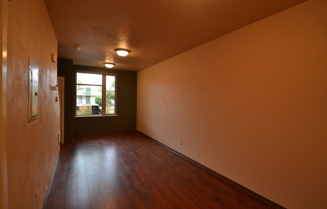 2 beds, 1.5 baths, 879 sqft, $1,900, Unit 09