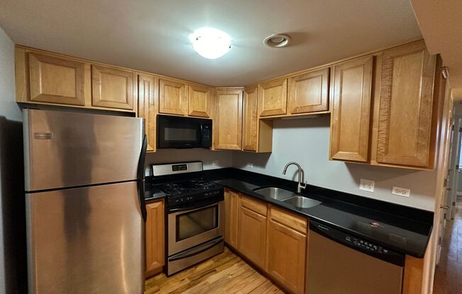 2 beds, 1 bath, $1,400, Unit 4057 #GDN