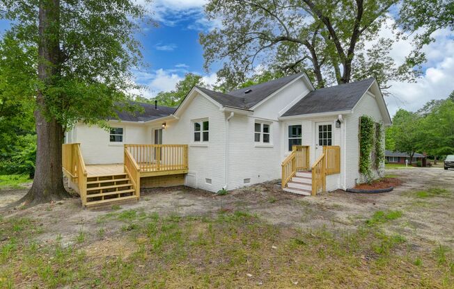 BEAUTIFUL RENOVATED HOME IN FOREST LAKE ESTATES