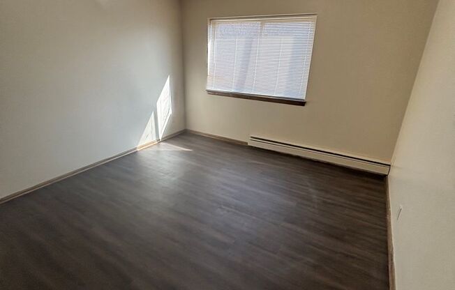 2 beds, 1 bath, 800 sqft, $999, Unit Custer-209