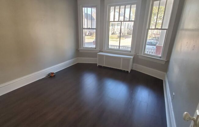 1 bed, 1 bath, 400 sqft, $1,050, Unit Lower