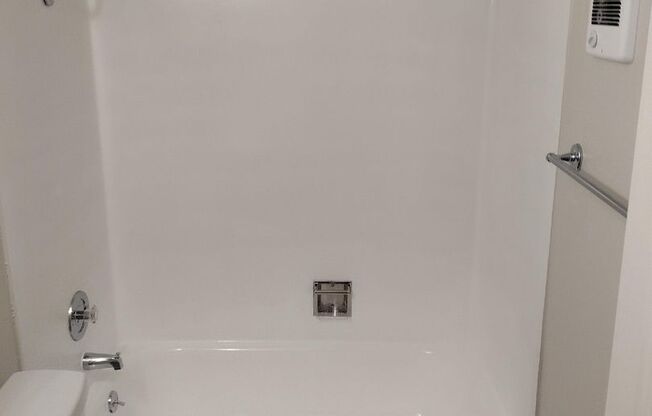 2 beds, 1 bath, 776 sqft, $1,325, Unit 107