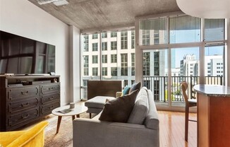 943 PEACHTREE ST NE