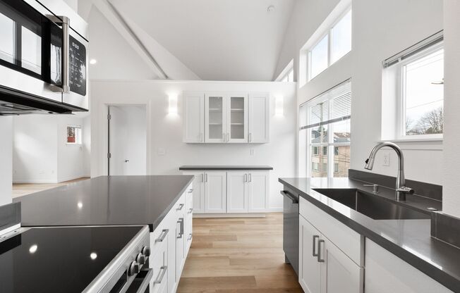 1 bed, 1 bath, 650 sqft, $2,695, Unit 300