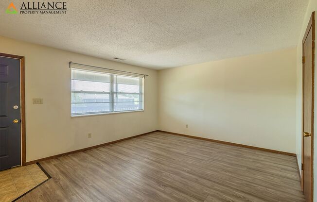 2 beds, 1.5 baths, 1,050 sqft, $890, Unit 06