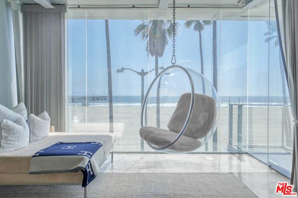2911 OCEAN FRONT WALK