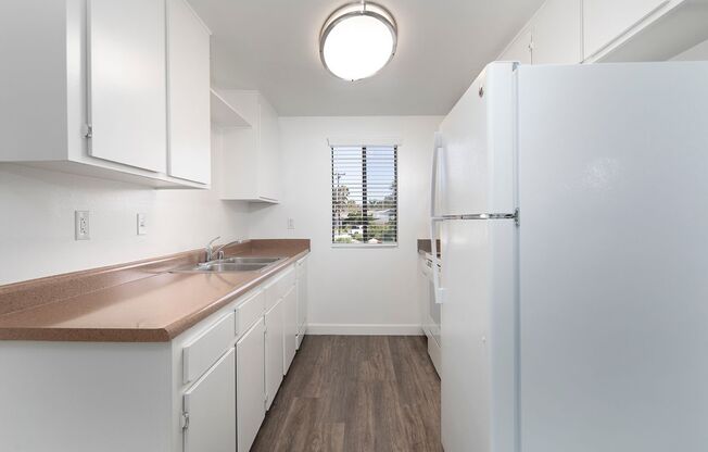 2 beds, 2 baths, 725 sqft, $2,450, Unit 50