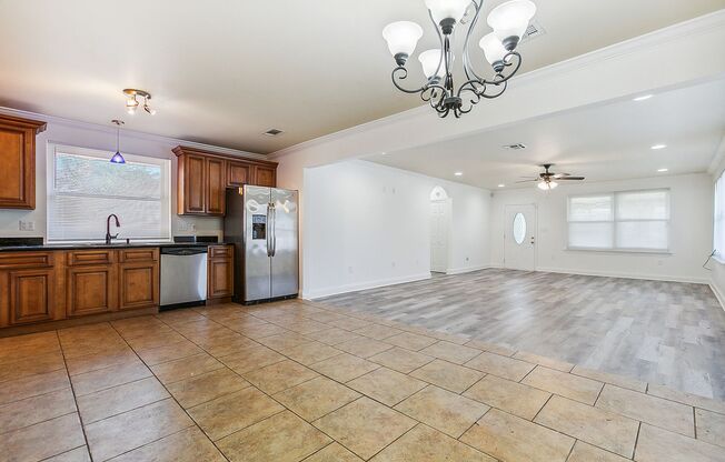 Beautiful Single Family Home off Filmore in Oak Park! Must See!