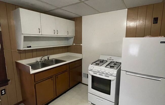 2 beds, 1 bath, $575, Unit Unit 3