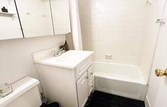 310 W 89 ST