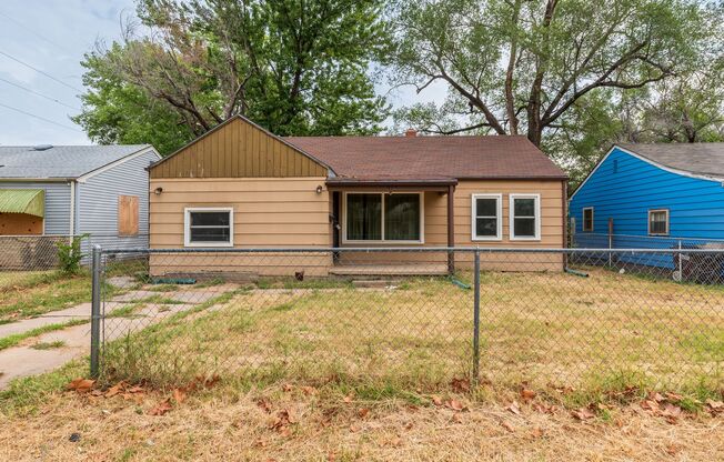 Bed 2 Bath In Quiet Neighborhood!