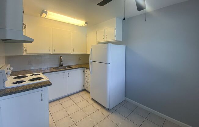 1 bed, 1 bath, 650 sqft, $1,595, Unit O-49