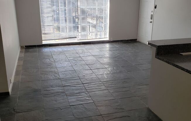 2 beds, 1 bath, $1,395, Unit 20