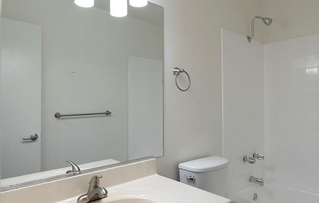 2 beds, 2 baths, 918 sqft, $3,195, Unit 25-05