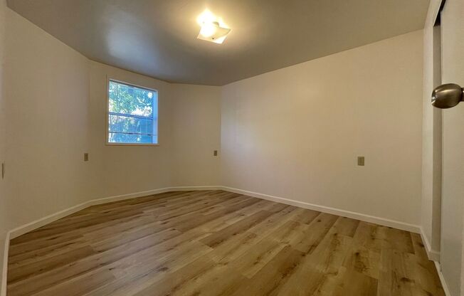1180 Regent St